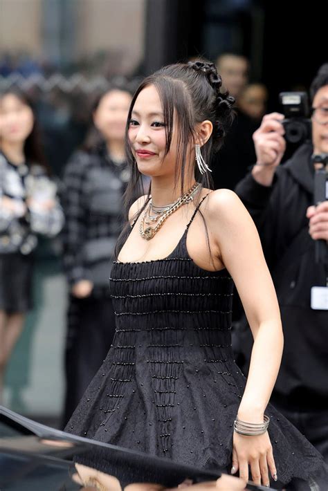 Jennie stuns at Chanel 2025 S/S show, shares heartfelt moment .